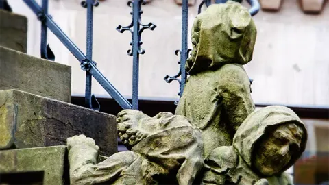 Stadtführung Sagenhaftes Köln - Heinzelmännchenbrunnen